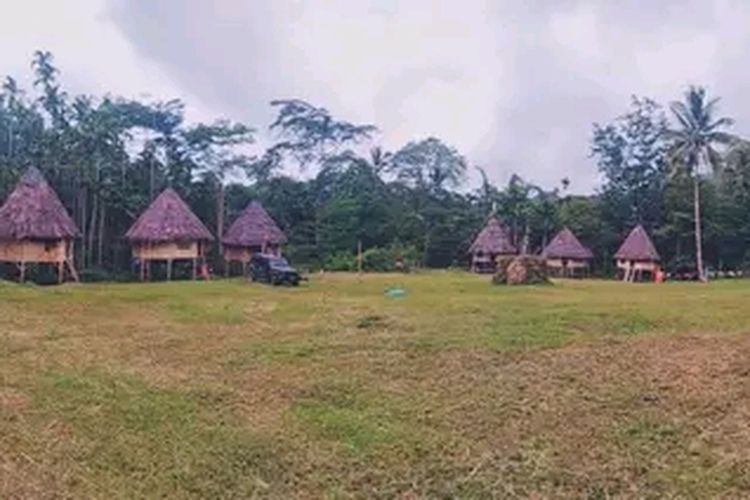 Kampung Adat Rangat., letaknya sangat dekat dengan Labuan Bajo, tepat di Desa Wisat Wae Lolos, Kecamatan Sano Nggoang, Kabupaten Manggarai Barat. 