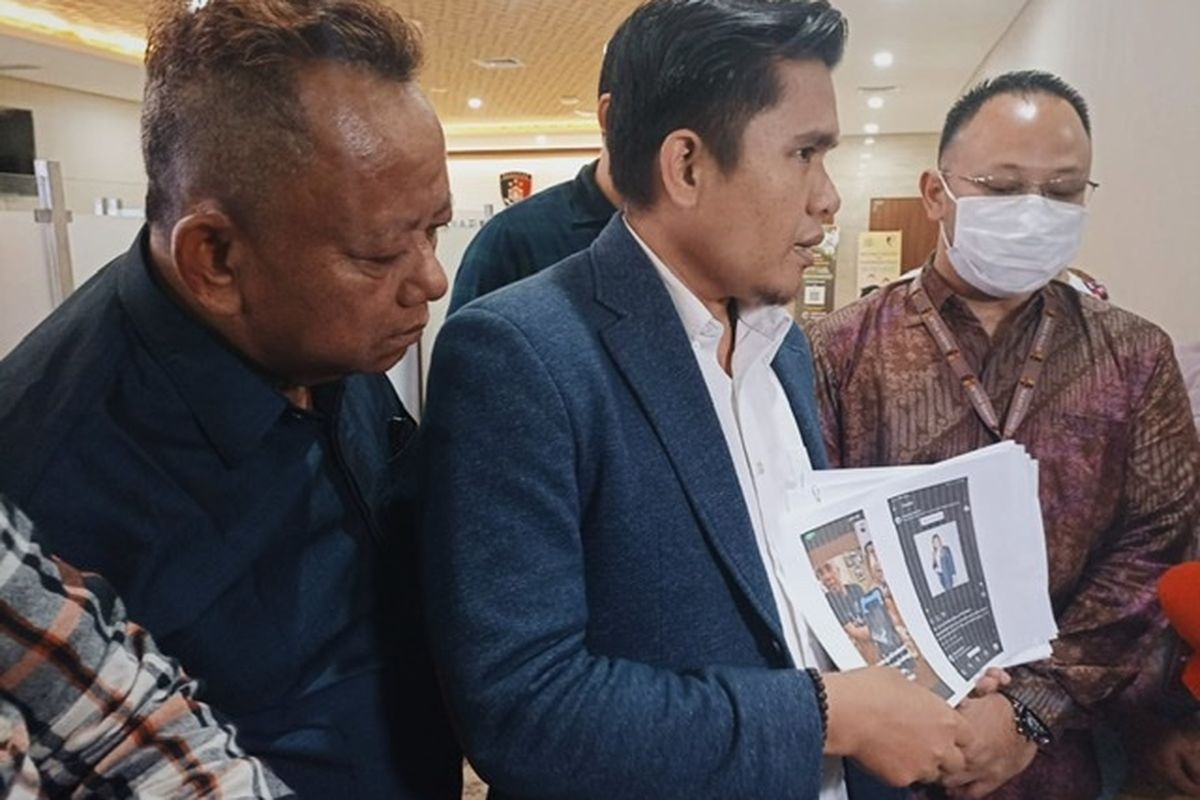 Kuasa hukum 122 korban robot trading DNA Pro, Zainul Arifin ditemui pasca memberikan laporan ke Bareskrim Polri, Senin (28/3/2022). Ia mengaku para korban mengalami kerugian hingga Rp 7 miliar 