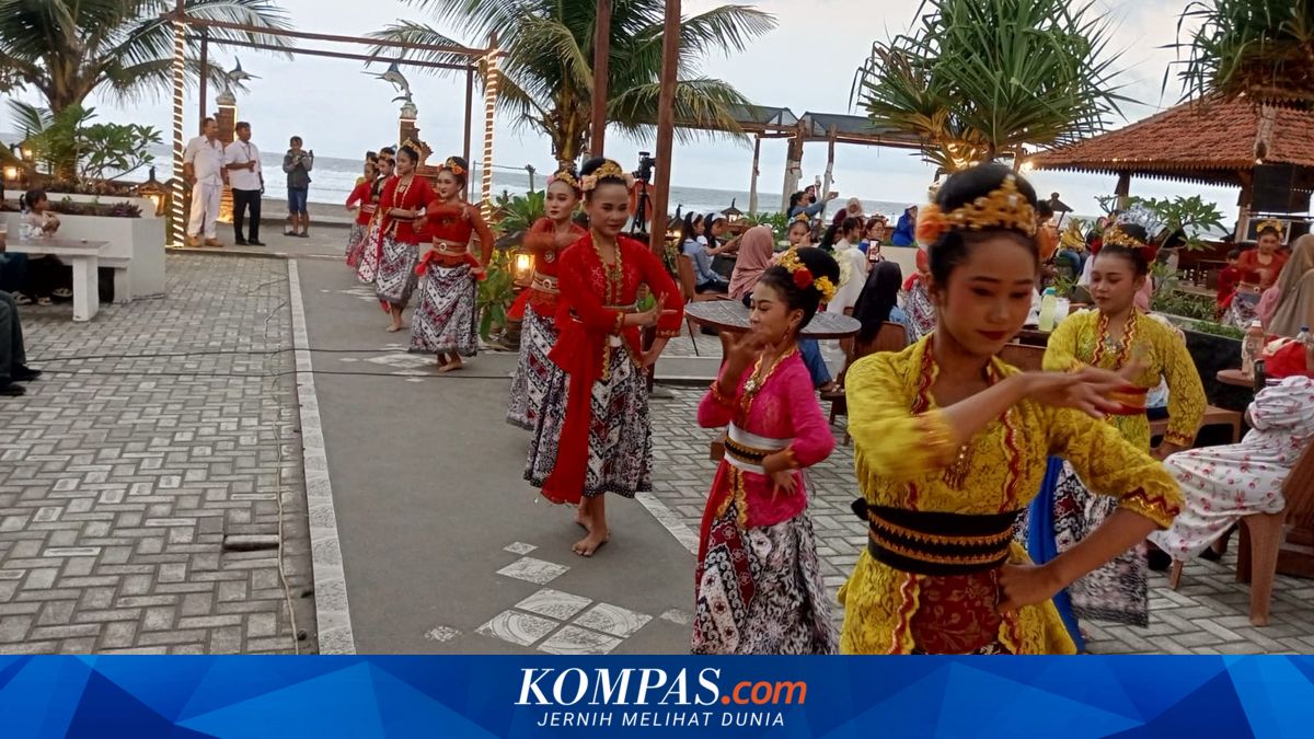 Ritual Senja “Ngukus Layung”, Upaya Pangandaran Menjaga Aroma Budaya Setiap Sabtu Malam