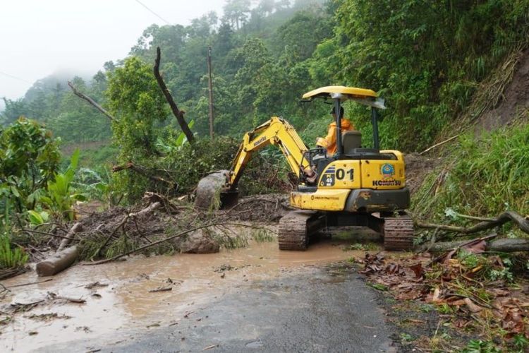 Akses Menuju Desa Tempur Jepara Kembali Tertutup Longsor, Kali Ketiga di Tahun Ini