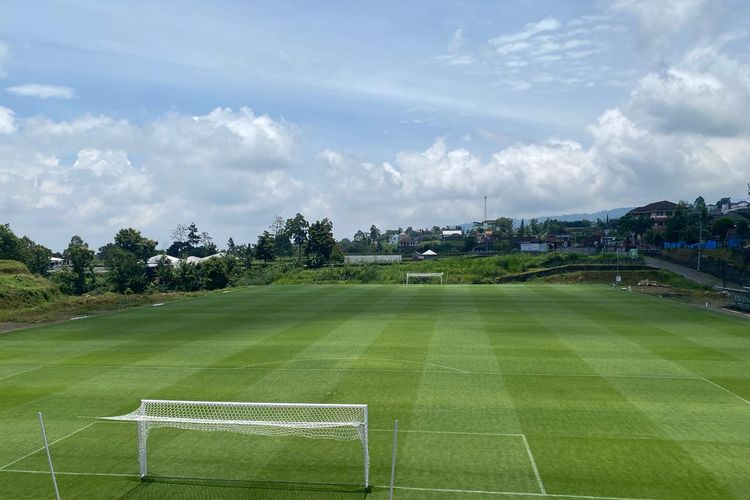 Lapangan Bola Viral di Karanganyar: Rumput 