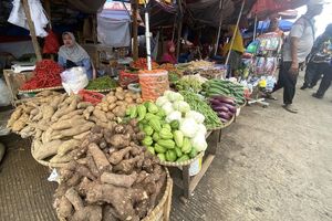 Dilema Pedagang, Tak Berani Naikkan Dagangan Hanya karena Harga Kantung Plastik Naik