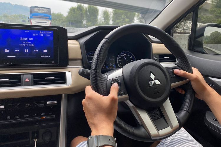 Ilustrasi fitur cruise control pada setir Mitsubishi Xpander