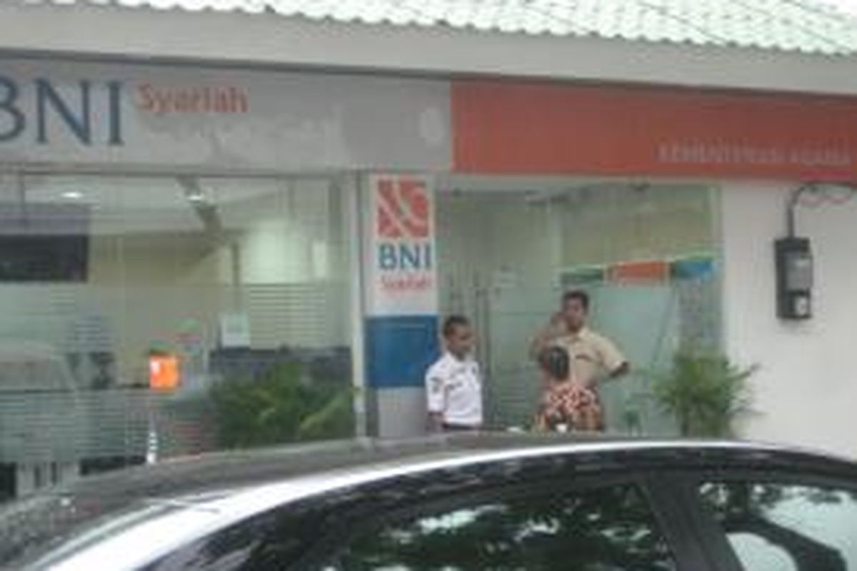 Gerai BNI Syariah di Kantor Kementerian Agama, Pejambon, Jakarta Pusat. BNI Syariah memanfaatkan jaringan teknologi milik BNI konvensional untuk mengembangkan kinerja. 

