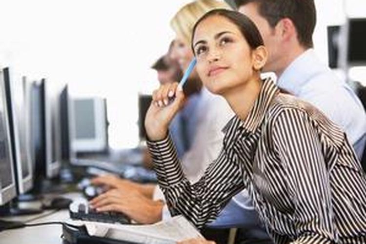 Observasi bisa dilakukan dengan cara membaca koran, buku, atau majalah, menonton televisi, mendengarkan radio, dan lain-lain.