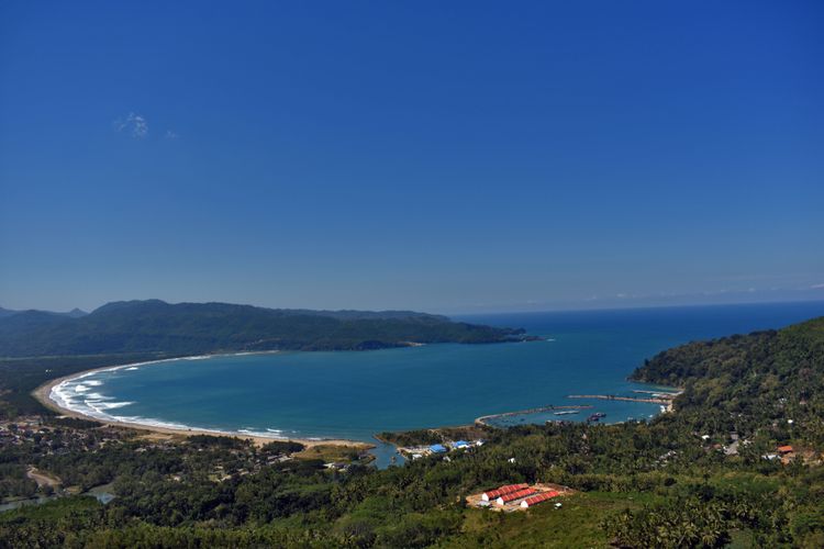 Pantai Teleng Ria, Pacitan, Jawa Timur.