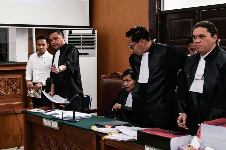 Susi, asisten rumah tangga Ferdy Sambo memberikan keterangan saat menjadi saksi sidang dengan terdakwa kasus pembunuhan berencana Nofriansyah Yosua Hutabarat (Brigadir J), Bharada Richard Eliezer Pudihang Lumiu (Bharada E) di Pengadilan Negeri Jakarta Selatan, Senin (31/10/2022).