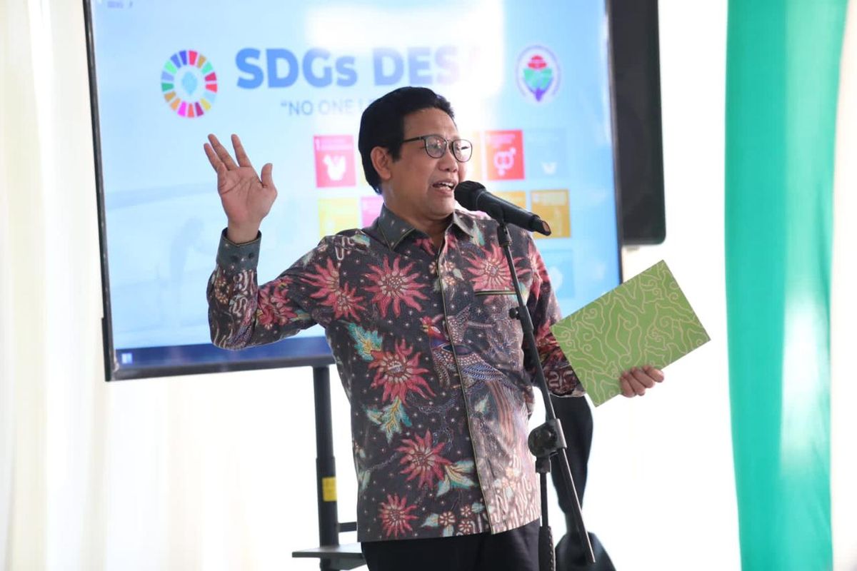 Menteri Desa, Pembangunan Daerah Tertinggal, dan Transmigrasi (Menteri Desa PDTT) Abdul Halim Iskandar saat berada di Kelurahan Segoroyoso, Kabupaten Bantul, Rabu (27/4/2022).