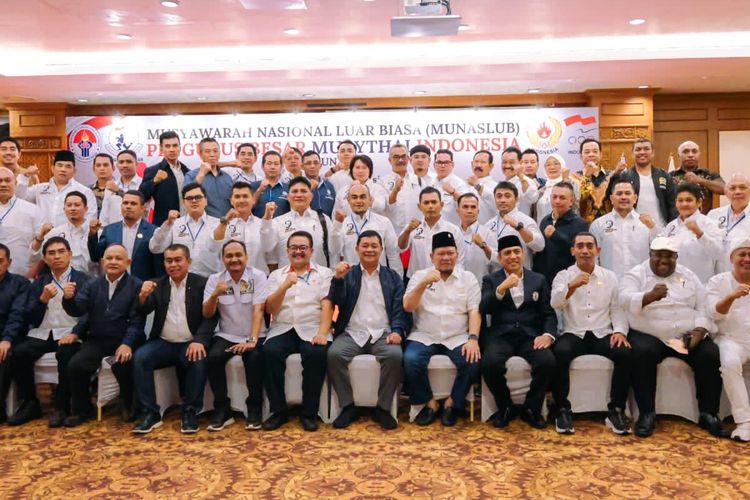 Ketua DPD RI AA La Nyalla Mahmud Mattalitti secara aklamasi terpilih menjadi Ketua Umum Pengurus Besar Muaythai Indonesia (PB MI) periode 2022-2026 dalam Musyawarah Nasional Luar Biasa (Munaslub) di Hotel Sultan, Jakarta, Rabu (10/8/2022).