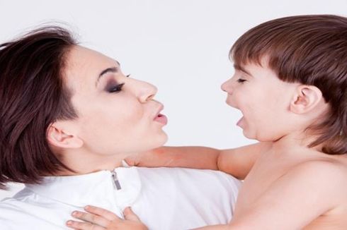 Ayah Ibu Tolong Jangan Gunakan Kalimat Negatif dan Kasar di Depan Anak