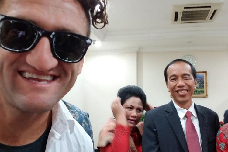 YouTuber Casey Neistat bertemu Presiden RI Joko Widodo.