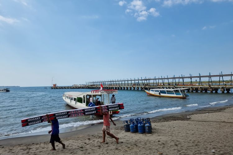Suasana di Pelabuhan Bangsal, Pemenang, Lombok Utara, pelabuhan penyeberangan menuju Gili Trawangan, Gili Meno, dan Gili Air, Senin (4/9/2023).