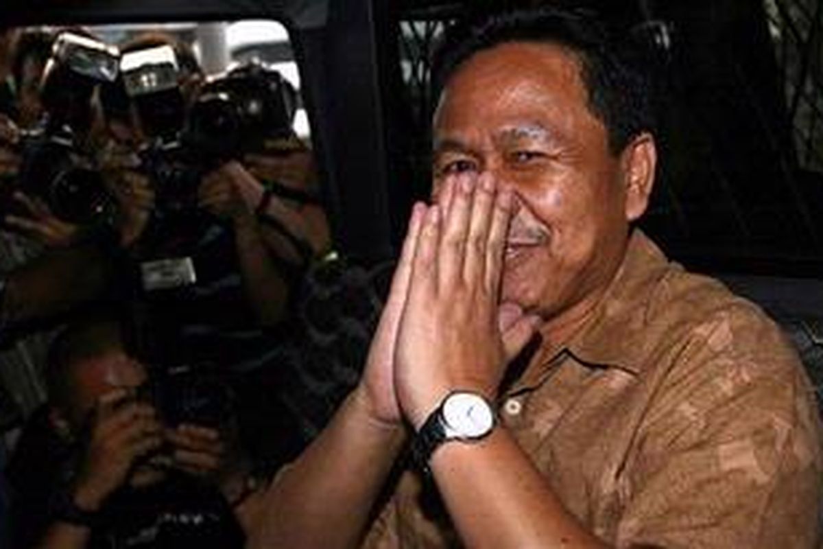 Sekretaris Kemenpora Wafid Muharam, usai diperiksa penyidik KPK di kantor KPK, Selasa (26/4/2011).