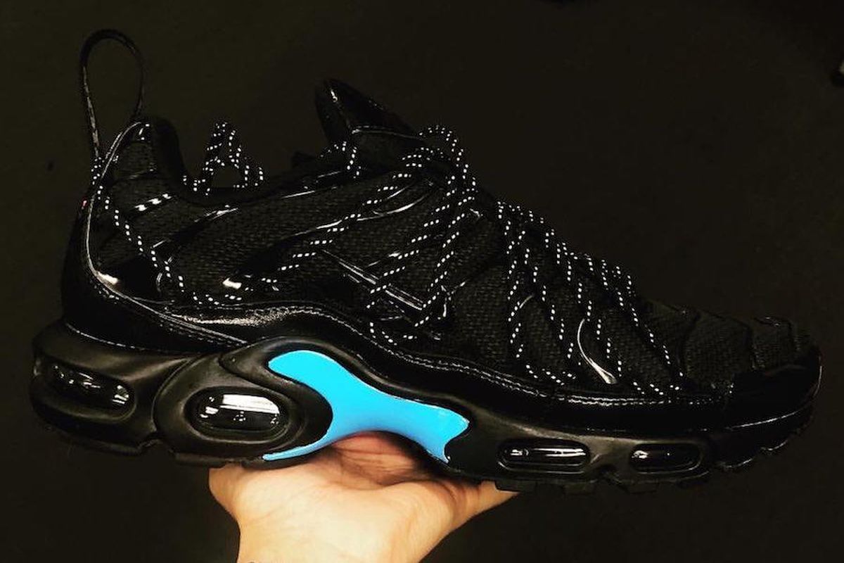 Sneakers special edition Nike Air Max Plus.