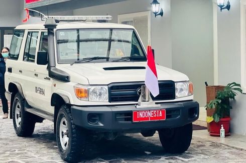 Jokowi Naik Toyota Land Cruiser 70 Series di Papua