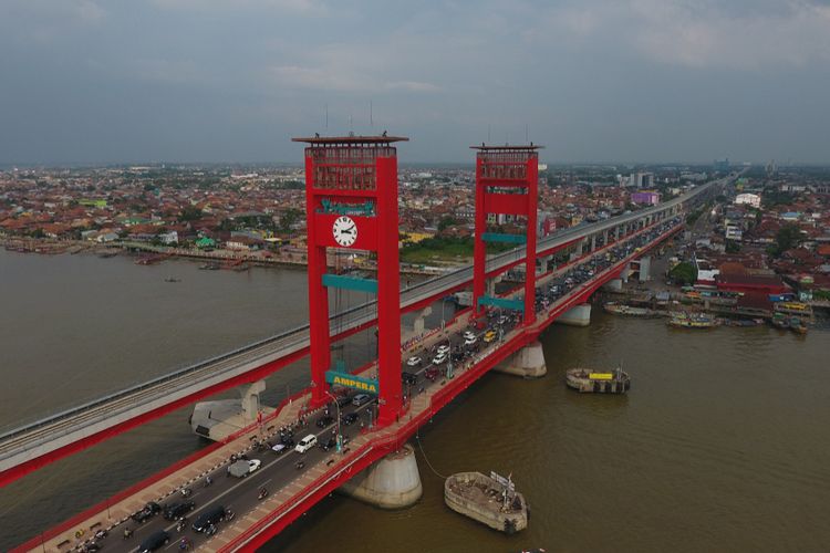 Ilustrasi Jembatan Ampera di Palembang, Sumatera Selatan. 