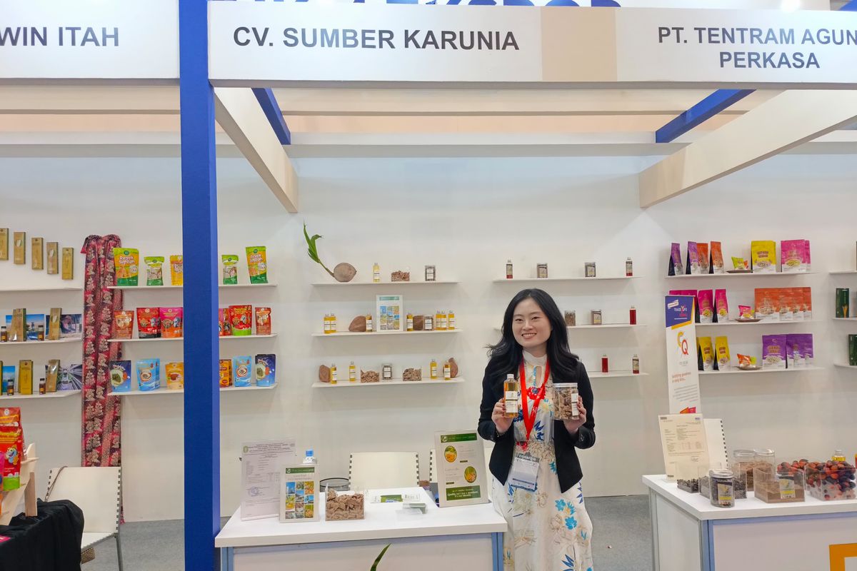 Felicia Nathania, Manager CV Sumber Karunia pada acara Trade Expo Indonesia (TEI) 2023 di ICE BSD, Tangerang pada Kamis (19/10/2023)