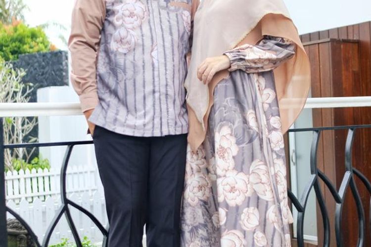Busana muslim yang ditujukan pasangan dari Nagoya Syar'i yang dinamakan seri Sakinah, Mawadah, Warohmah. 