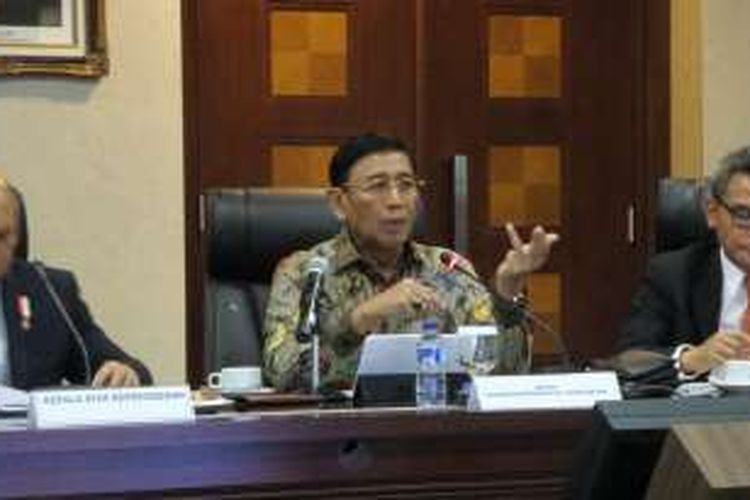Menteri Koordinator bidang Politik, Hukum dan Keamanan Wiranto dalam sebuah diskusi di kantor Kepala Staf Presiden, Jakarta Pusat, Rabu (26/10/2016).