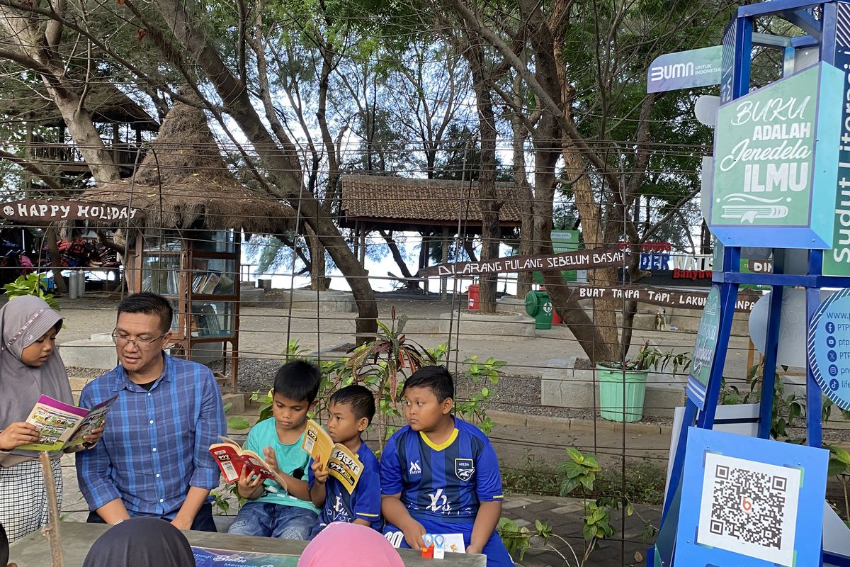 PNM resmikan sudut literasi di Pantai Bansring Banyuwangi