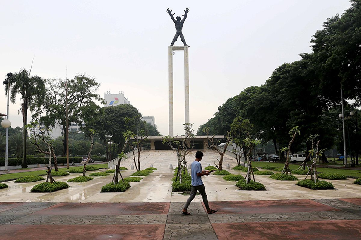 Suasana di kawasan Taman Lapangan Banteng, Jakarta Pusat, Kamis (23/3/2017). Pemprov DKI Jakarta akan merenovasi kawasan Taman dan Lapangan Banteng berstandar internasional dan program penataan tersebut akan menggunakan dana melalui program Corporate Social Responsibility (CSR).