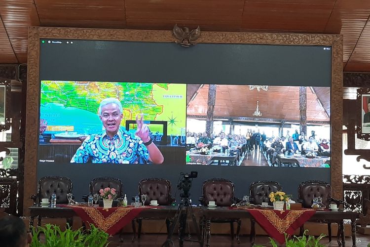 Gubernur Jawa Tengah Ganjar Pranowo memberikan pernyataan secara virtual di hadapan Forkompimda dan para kepala desa se-kabupaten Blora, Rabu (21/9/2022)
