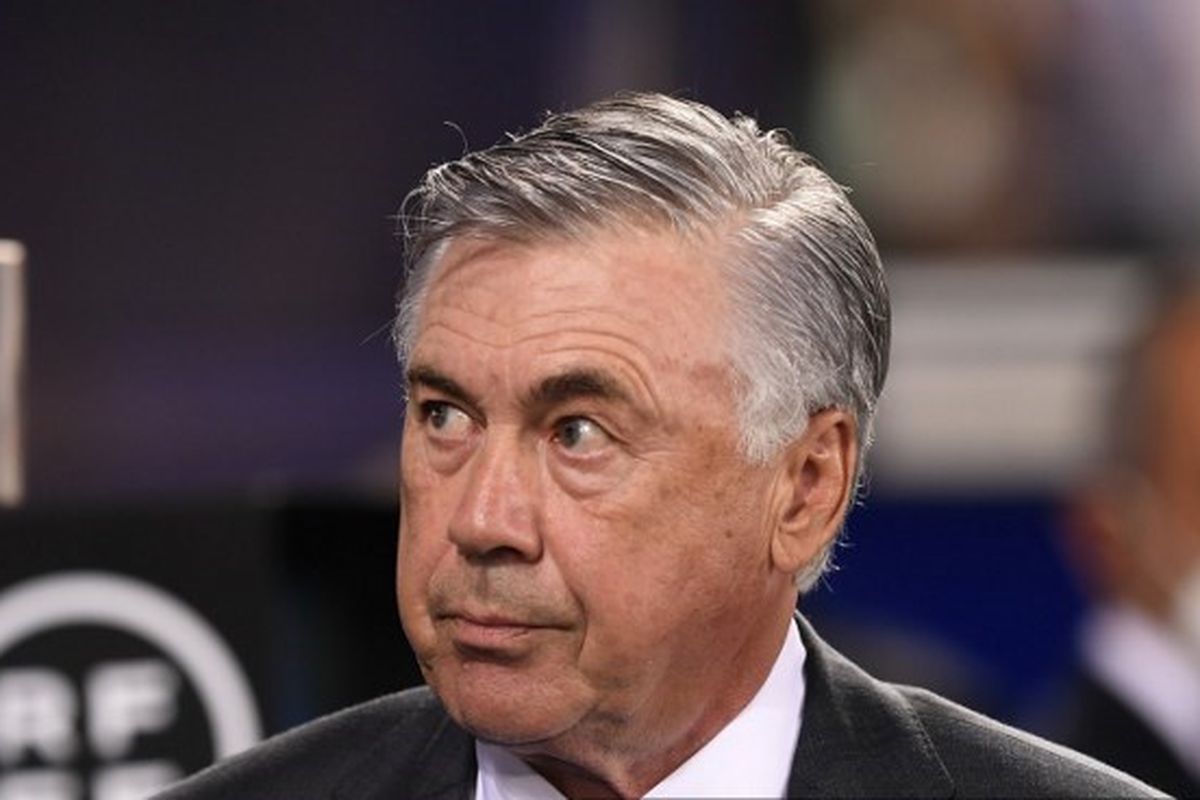 Pelatih Real Madrid Carlo Ancelotti pada laga Liga Spanyol kontra Alaves di Stadion Mendizorroza, 14 Agustus 2021.