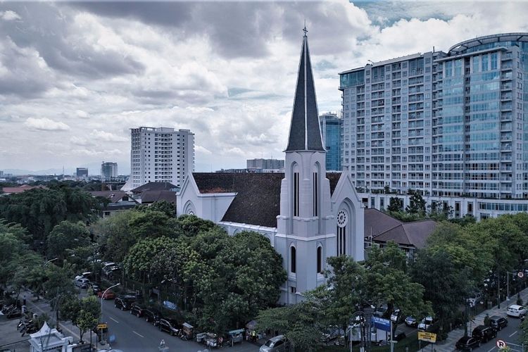 Gereja Katedral Santo Petrus di Jalan Merdeka Bandung.