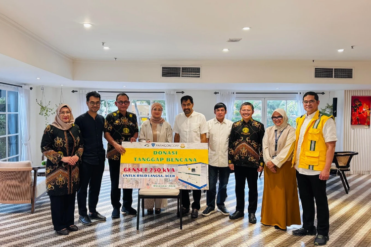 Penyerahan donasi genset untuk RSUD Langsa, Aceh, dari ILUNI FKUI, ILUNI FTUI, dan ParagonCorp yang dihadiri oleh Gubernur Aceh Muzakir Manaf.