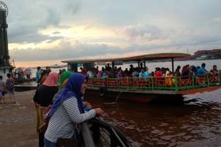 Suasana Taman Alun Kapuas yang terletak di Jalan Rahadi Usman, Pontianak, Kalimantan Barat