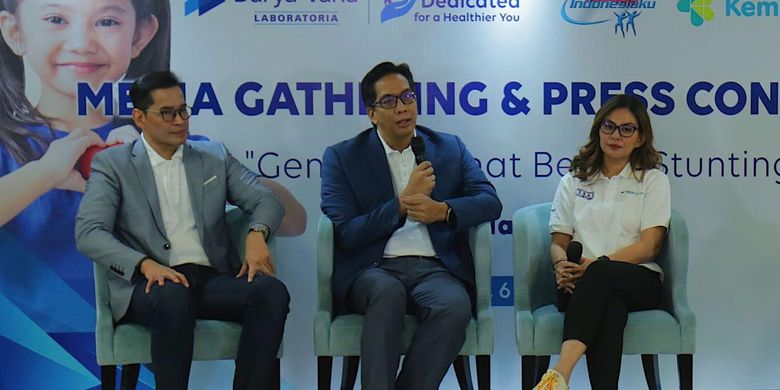 Dari kiri ke kanan: dr.Boy Abidin Sp.OG, Presdir PT.Darya Varia Ian Kloer, dan Corporate Secretary Widya Tobing dalam acara media gathering program Generasi Sehat Bebas Stunting di Jakarta (6/2/2024).