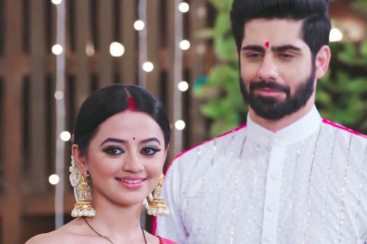 Yash Patnaik, Helly Shah, and Rrahul Sudhir in Ishq Mein Marjawan 2 (2020)