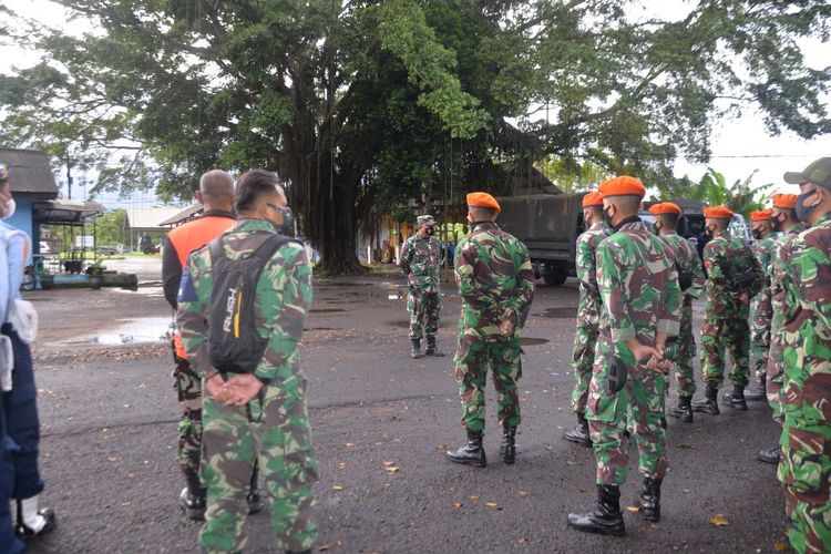 Puluhan prajurit TNI AU dikerahkan bantu masyarakat terdsmpak erupsi Gunung Semeru. 