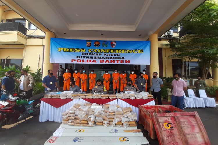 Polda Banten menampilkan barang bukti 159 kilo ganja dan 9 tersangka 