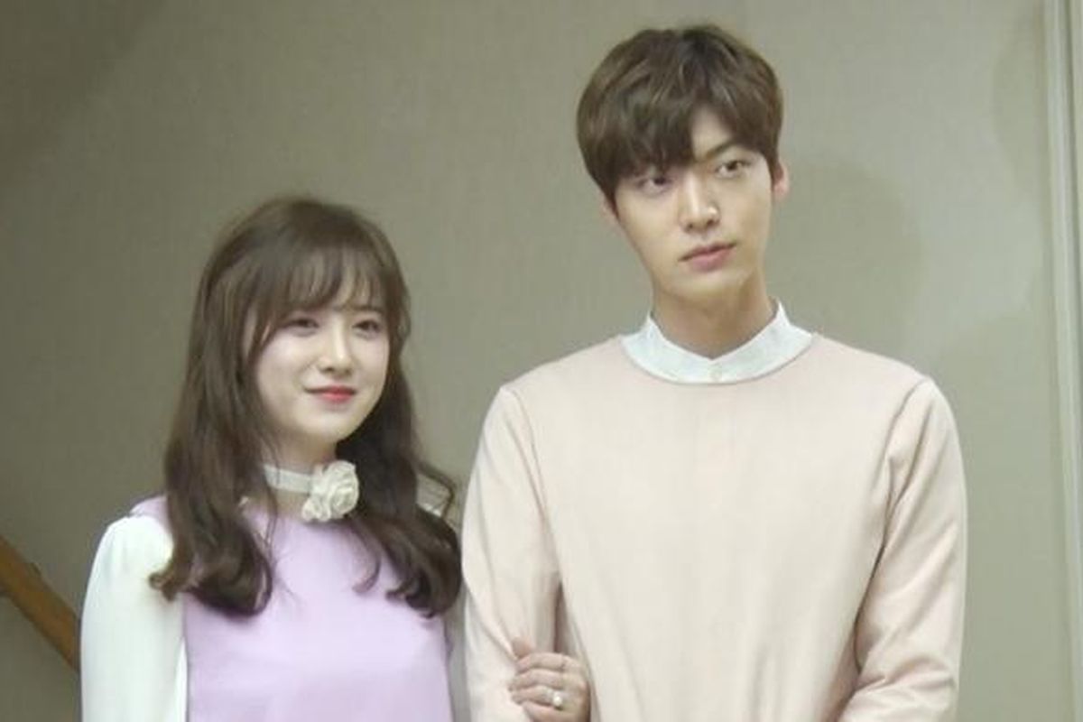 Pasangan artis peran Korea Ahn Jae Hyun dan Ku Hye Sun mendonasikan hadiah pernikahan mereka ke sebuah rumah sakit anak.