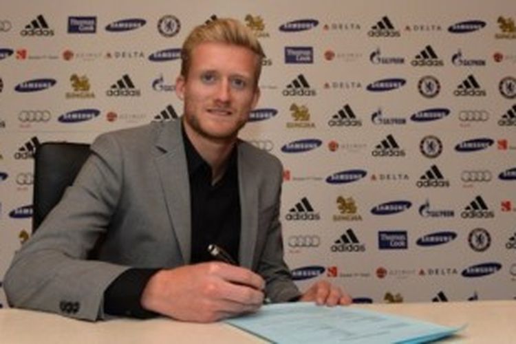 Gelandang anyar Chelsea, Andre Schuerrle, resmi didatangkan dari Bayer Leverkusen. Schuerrle diikat kontrak selama lima tahun di Stamford Bridge.