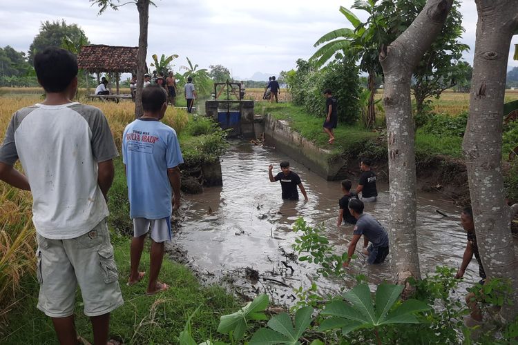 Lokasi kejadian tenggelamnya dua anak perempuan yang duduk di bangku Taman Kanak-Kanak (TK) ditemukan tewas di dasar DAM Setono, Dusun Mirah, Desa Nambangrejo, Kecamatan Sukorejo, Kabupaten Ponorogo, Jawa Timur, Senin (1/4/2024) sore.