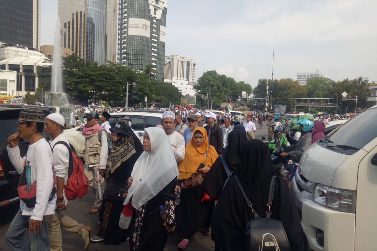 Jamaah Reuni Akbar 212 bubarkan diri, di kawasan Monas, Jakarta Pusat, Senin (2/12/2019).