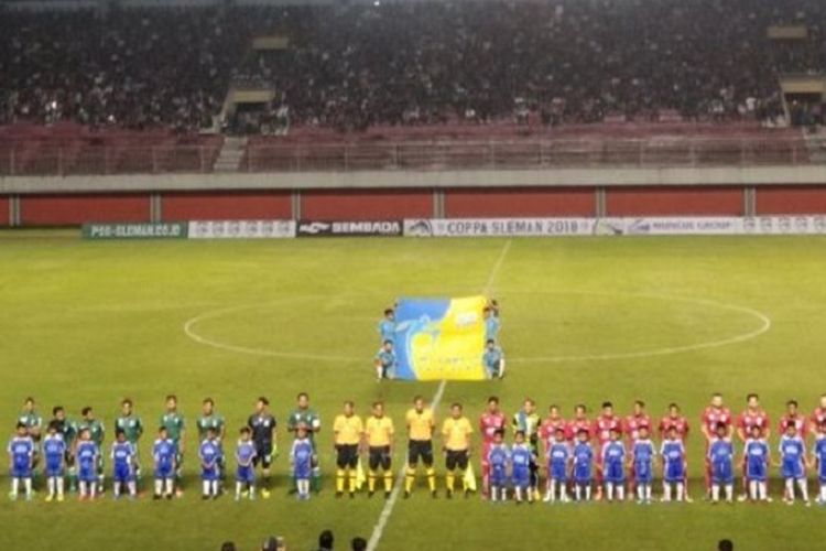 Suasana jelang kick-off laga antara PSS Sleman dan PDRM FA, di Stadion Maguwoharjo, Sleman, Yogyakarta, Selasa (16/1/2018) malam.