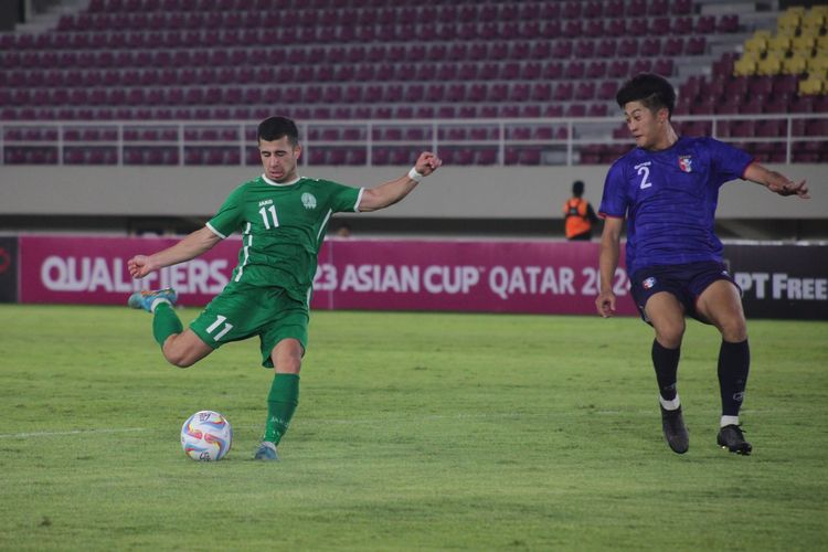 Penyerang timnas U23 Turkmenistan, Shamammet Hydyrow, saat tampil melawan Taiwan pada pertandingan pertama Grup K Kualifikasi Piala Asia U23 2024 di Stadion Manahan, Solo, pada Rabu (6/9/2023).