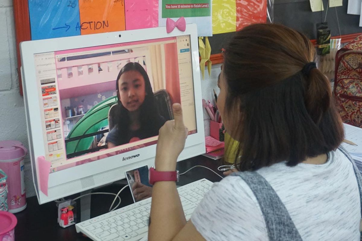 Guru Sekolah Cikal berperan untuk memberikan masukan dan tanggapan melalui konferensi yang dilakukan secara individual alias satu per satu. 