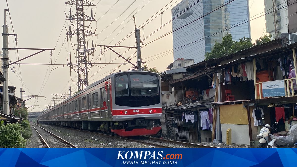 Hidup di Batas Bahaya, Potret Warga Pejompongan yang Bertahan di Bibir Rel Kereta