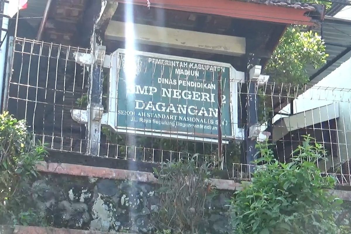 Inilah lokasi SMPN 2 Dagangan yang berada di Desa Segulung, Kecamatan Dagangan, Kabupaten Madiun, Jawa Timur.