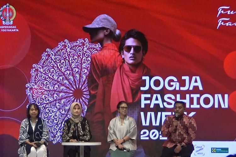 Preview Jogja Fashion Week 2024 yang akan digelar pada 22-25 Agustus 2024.