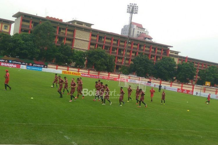 Suasana official training skuat Persija Jakarta di Stadion PTIK, Jumat (29/6/2018).

