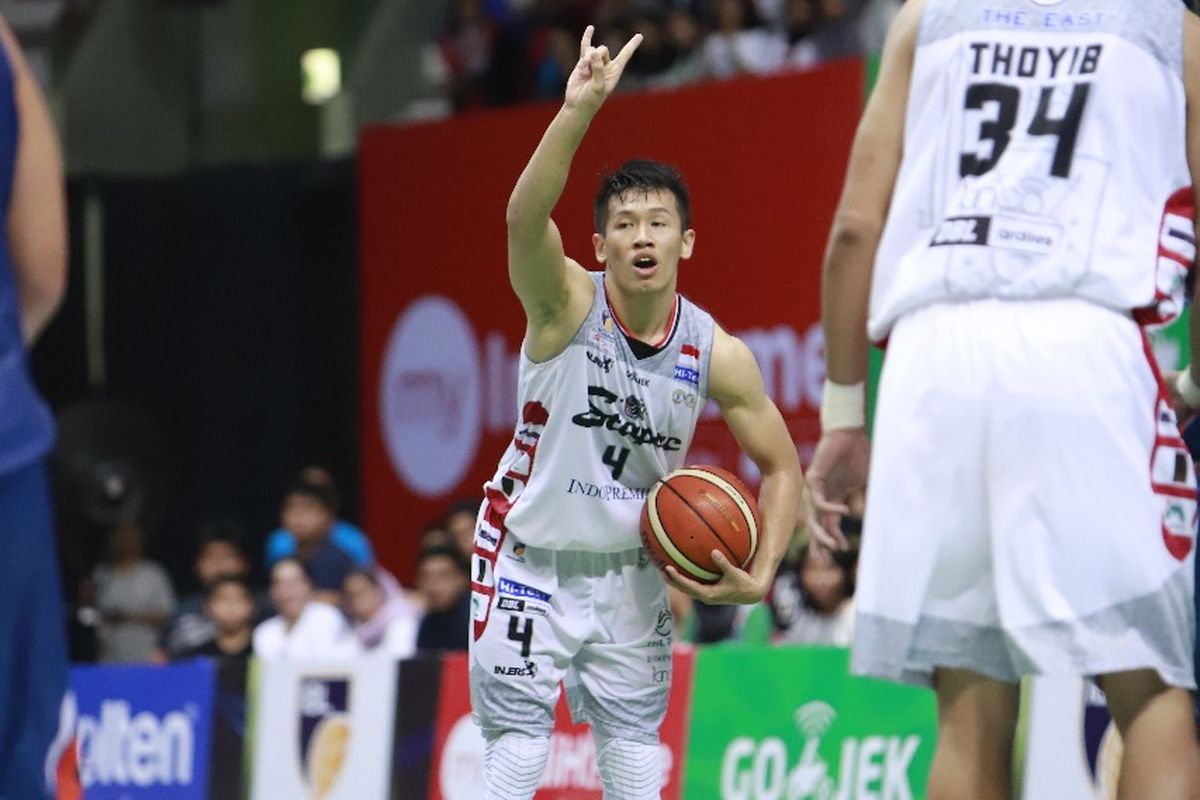 Pemain Stapac Jakarta, Abraham Damar, saat tampil pada laga seri kedelapan IBL Pertamax 2018-2019 melawan Pelita Jaya Basketball, di GOR UNY, Yogyakarta, Jumat (15/2/2019).