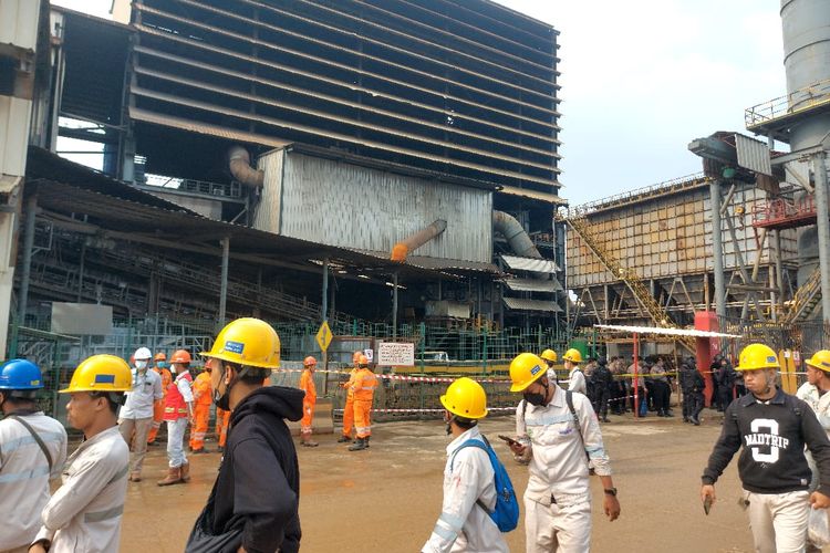 Aktivitas karyawan kembali berangsur normal pascakecelakaan kerja pukul 06.15 WITA di pabrik ferrosilikon PT ITSS yang berada di kawasan IMIP.