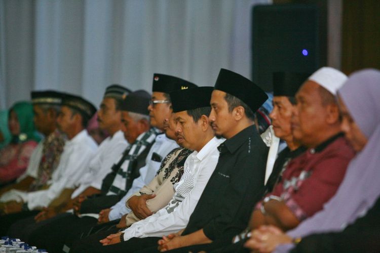 Ustaz Yusud Mansur dan Bupati Purwakarta Dedi Mulyadi, saat menghadiri sebuah acara bertema pendidikan di Purwakarta, Jumat (9/2/2018).