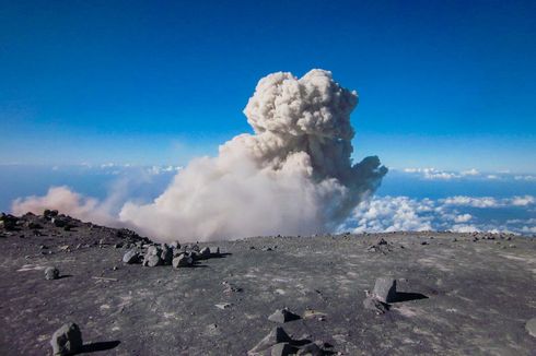 Pendakian Gunung Semeru Bukan Tutup karena Erupsi, Tapi karena PPKM