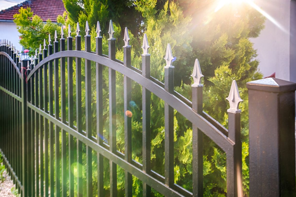 Ilustrasi pagar rumah. 